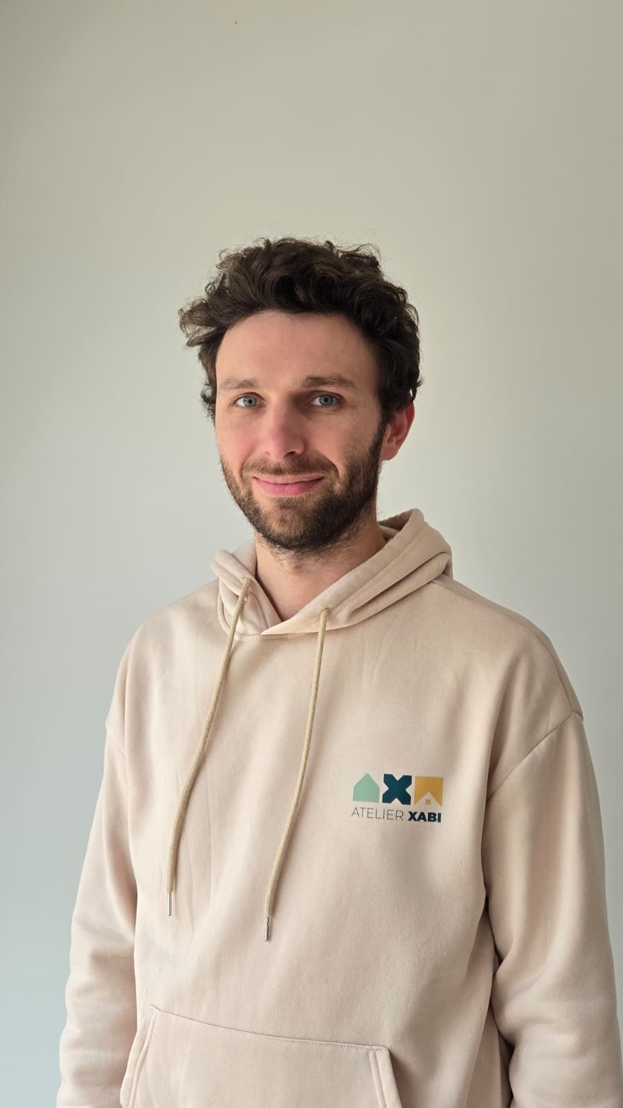 Xavier, artisan plombier peintre à Biarritz - Atelier Xabi, Pays Basque